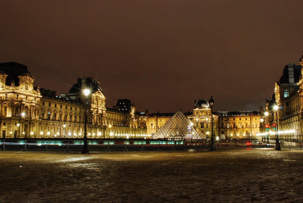 Non classées - Pyramide du Musée du Louvre, Paris